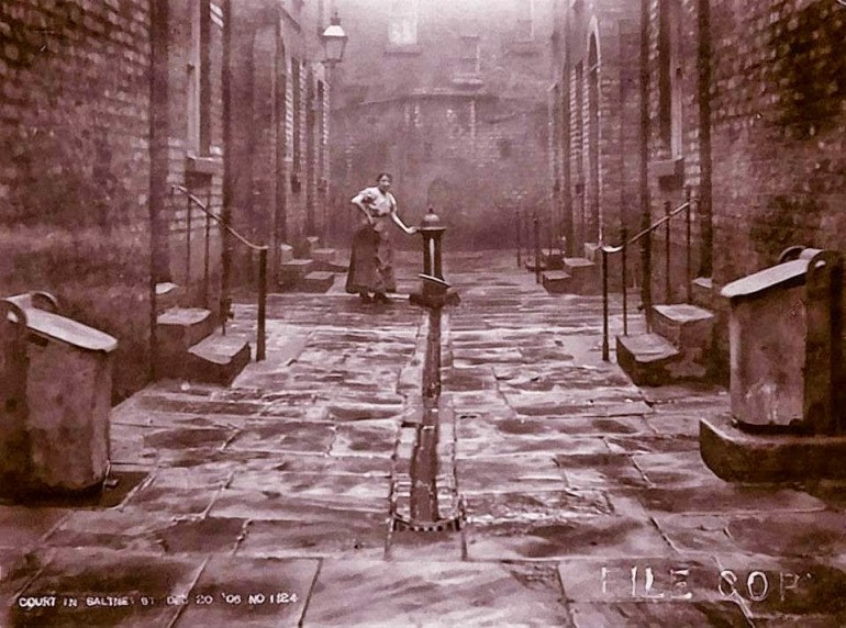 Court in SaltneY Street 1906